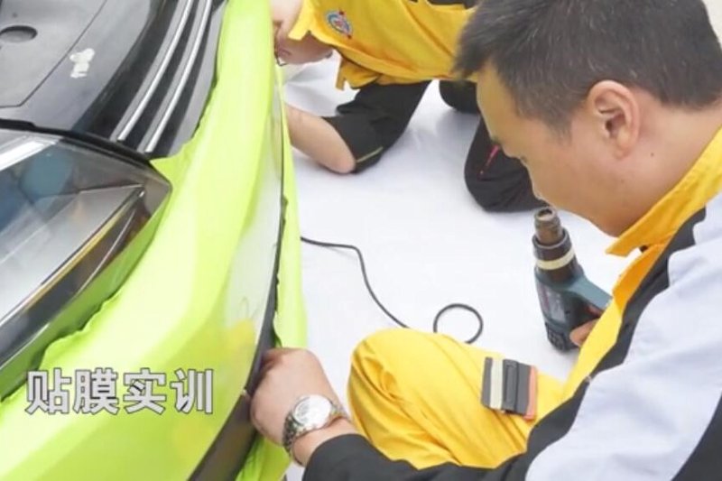 汽车贴膜：遮阳与美观的完美结合